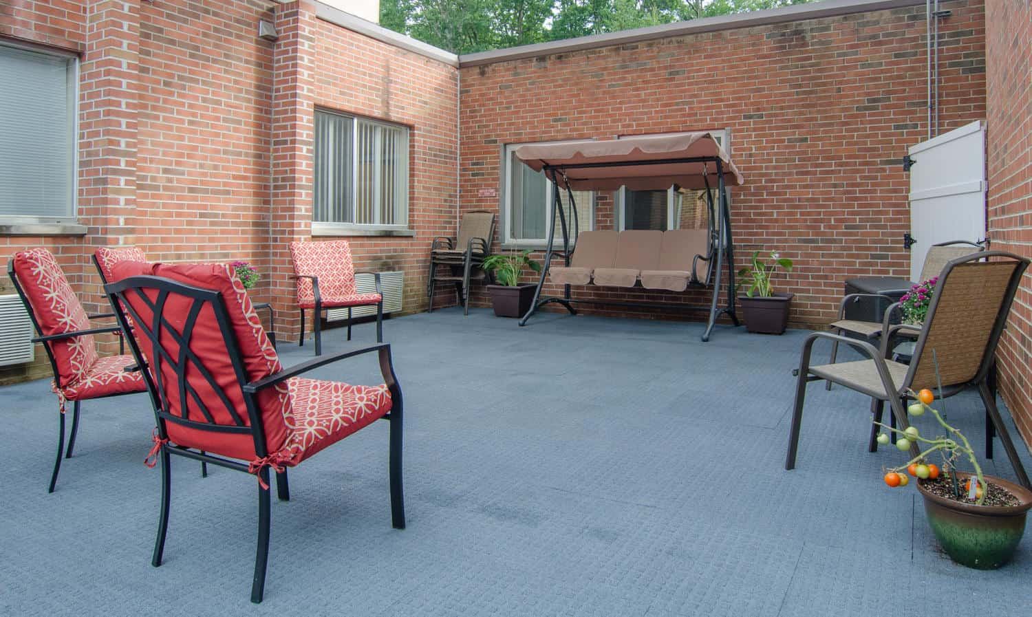 Outdoor courtyard at GlenWood Park